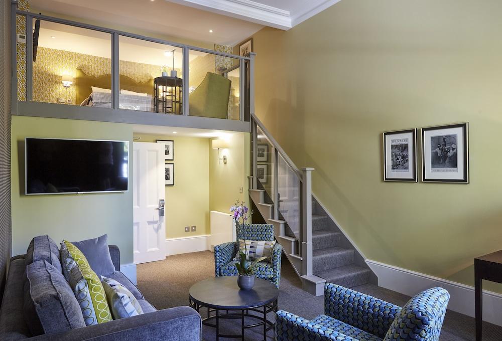 54 Queens Gate Hotel Room Type - Deluxe Suite