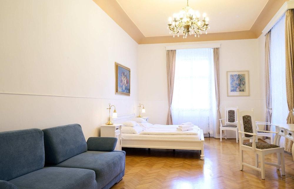 Hotel U Zlateho Jelena Room Type - Triple Room, 1 Bedroom, Ensuite