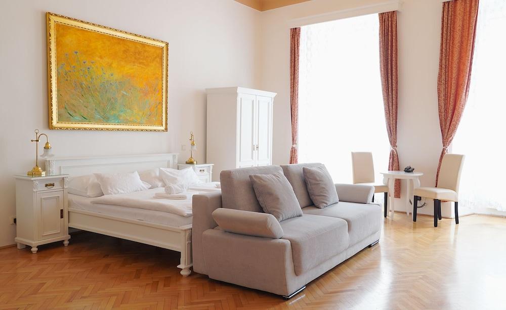 Hotel U Zlateho Jelena Room Type - Superior Double or Twin Room, 1 Bedroom, Bathtub