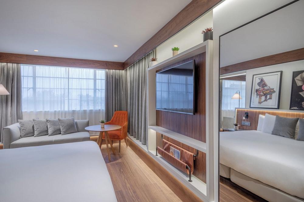 Melia White House Hotel Room Type - Premium Room King Bed