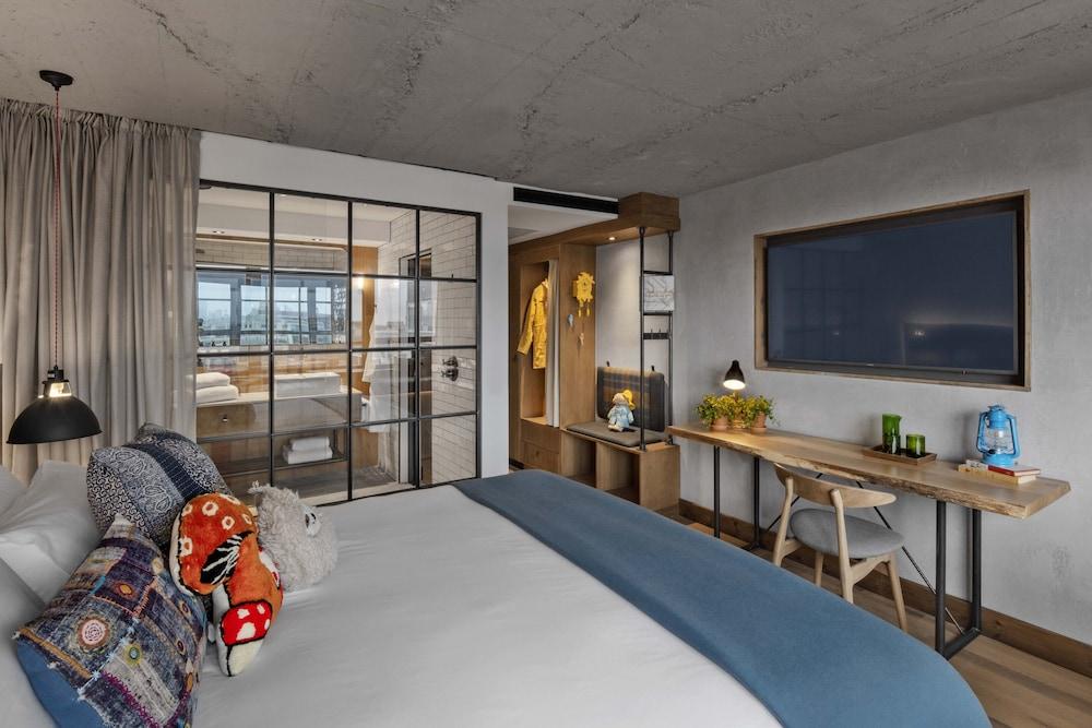 Treehouse Hotel London Room Type - Room, 1 King Bed (Lookout)