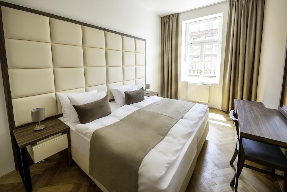 Letna Garden Suites Room Type - Executive Suite, 1 Bedroom