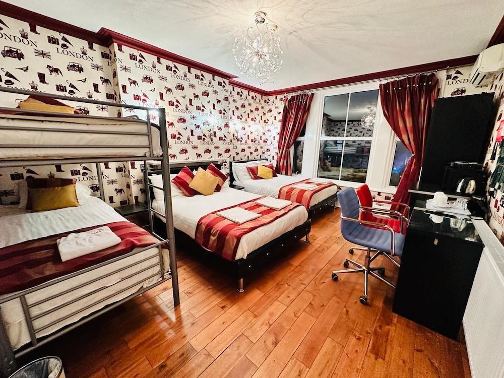 Crompton Guest House Room Type - Suite, Ensuite