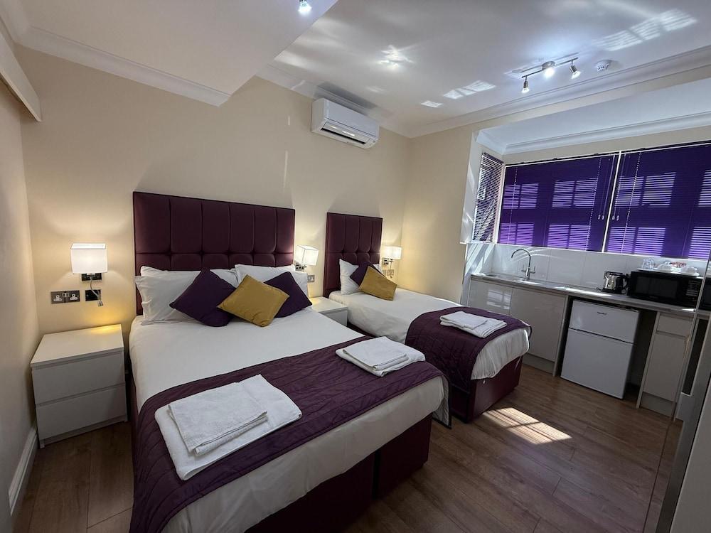 Crompton Guest House Room Type - Standard Twin Room, Private Bathroom