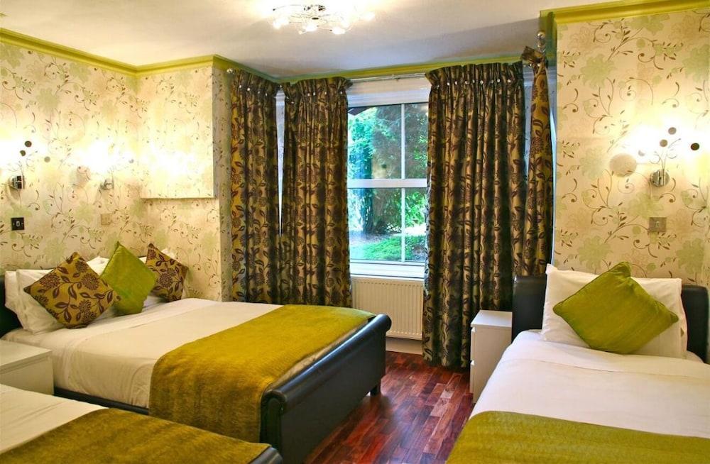 Crompton Guest House Room Type - Standard Triple Room, Private Bathroom