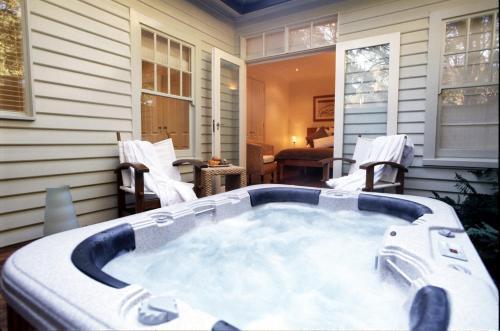 Lochiel Cottages - Dandenong Ranges Escape - Tap to explore photos