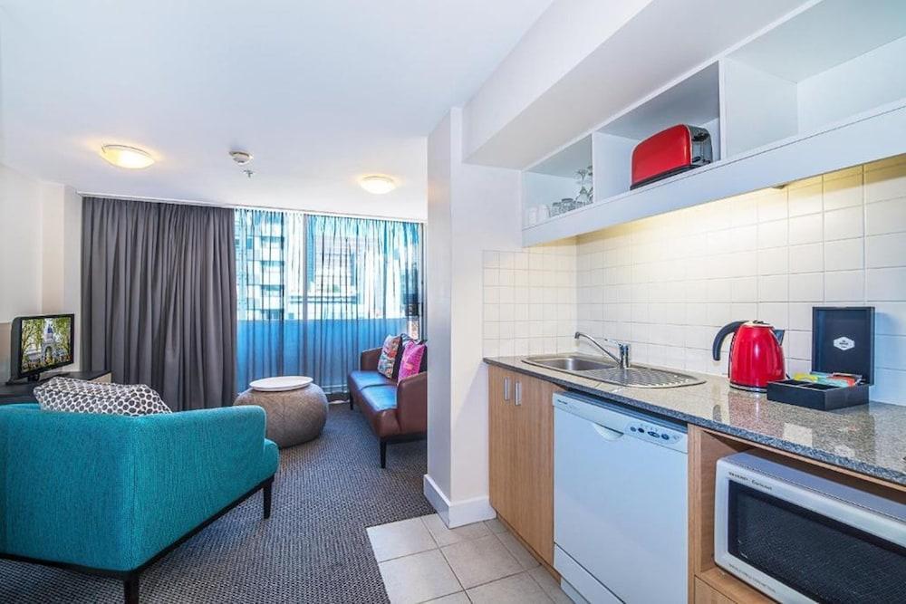 Quality Apartments Melbourne Central - Tap to explore photos