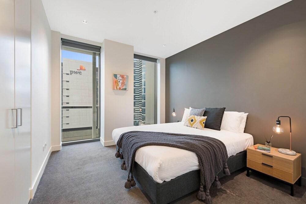 Southbank Apartments - Freshwater Place - Tap to explore photos