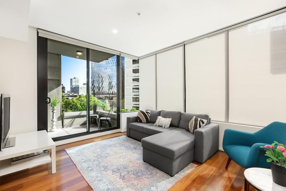 Melbourne Holiday Apartments Flinders Wharf Room Type - 2 Bedroom 1 Bath Standard Apartment