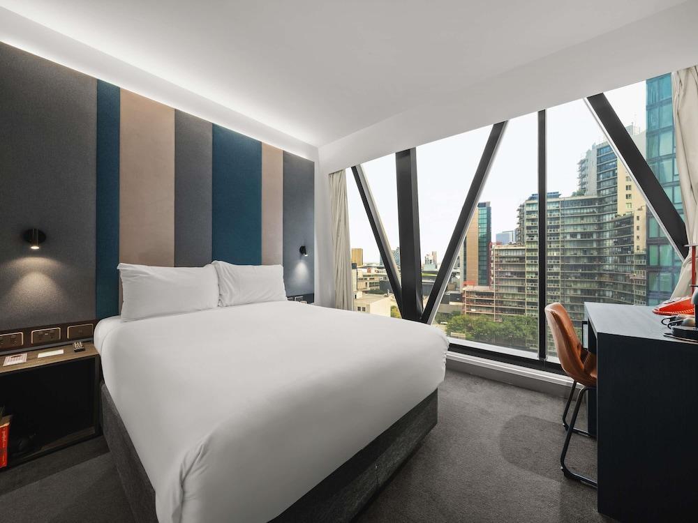 ibis Styles Melbourne Southbank Room Type - Superior Room with 1 queen bed