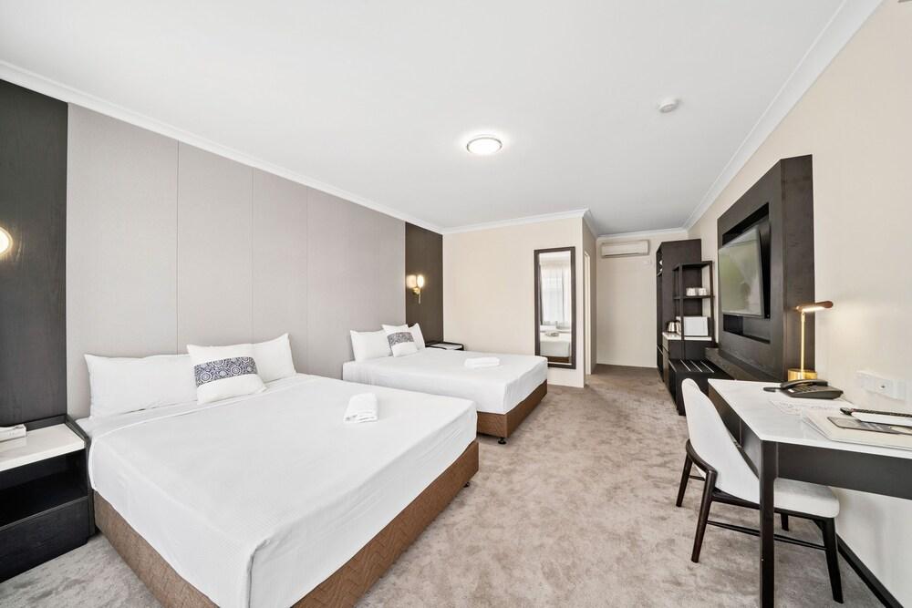 WM Hotel Bankstown Room Type - Deluxe Twin Double Room