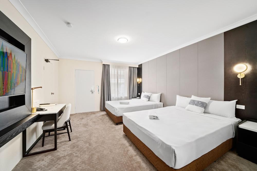 WM Hotel Bankstown - Tap to explore photos