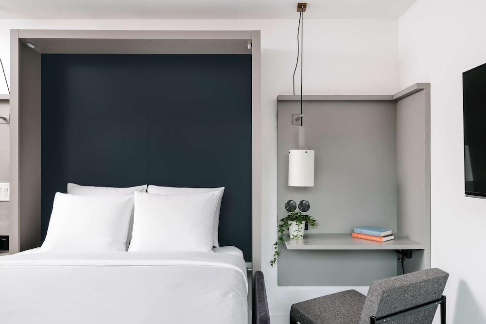 Arlo SoHo Room Type - 1 Queen Bed, Terrace