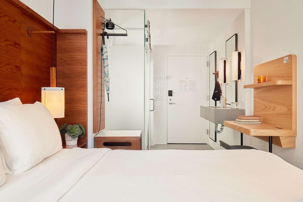 Arlo SoHo Room Type - 1 Queen Bed (City)