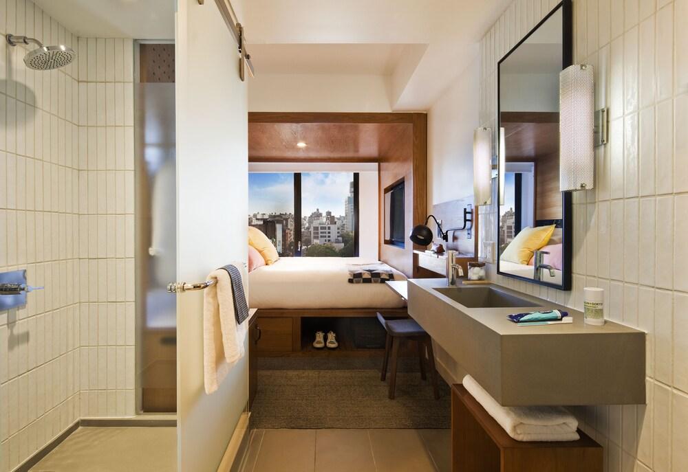 Arlo SoHo Room Type - 1 King Bed (Courtyard)