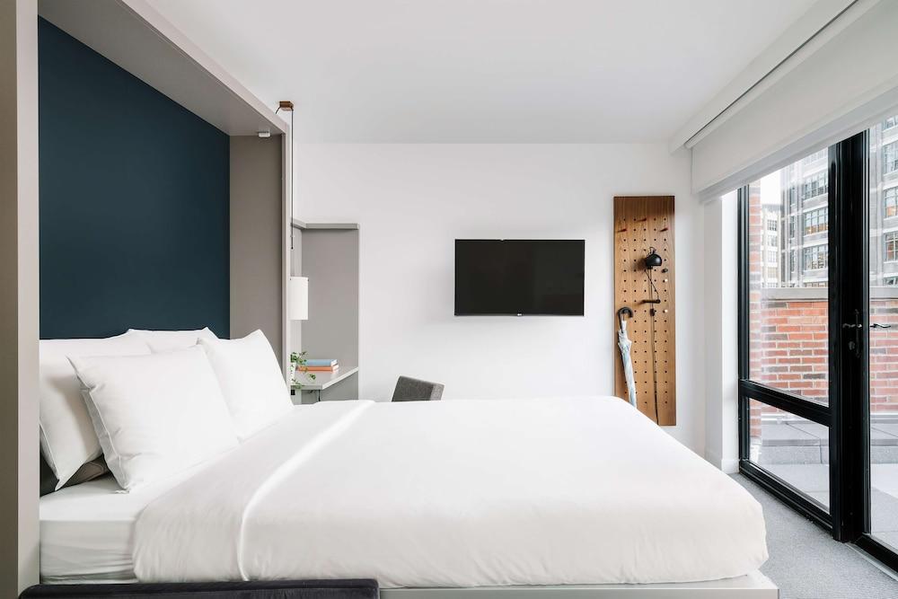 Arlo SoHo Room Type - Room, 1 Queen Bed, Mobility Accessible, Terrace
