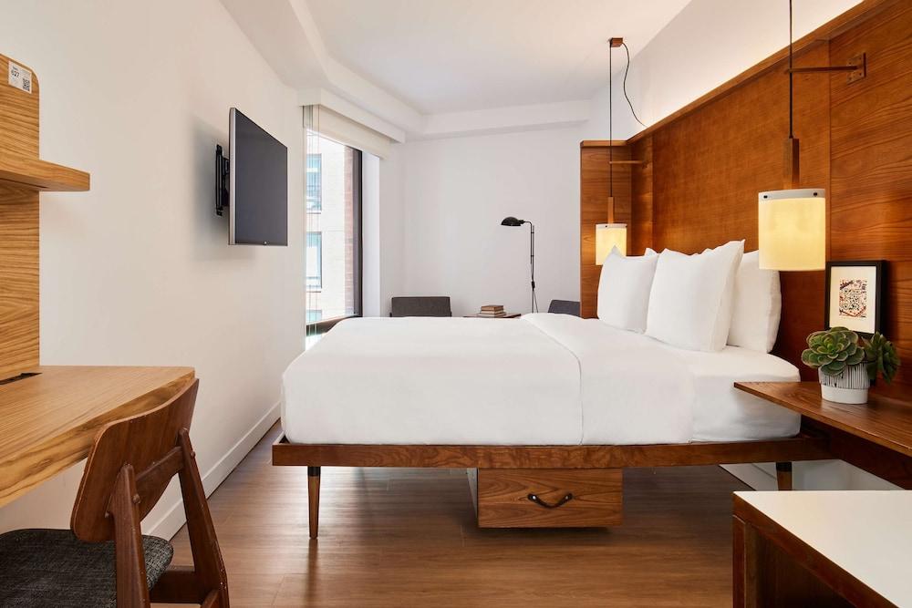 Arlo SoHo Room Type - 1 Queen Bed (Courtyard)