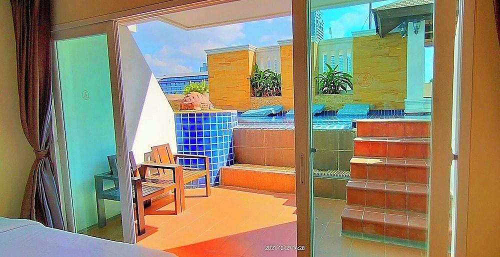 Royal Heritage Pavillion Room Type - Heritage Deluxe Pool Access Royal Heritage Pavillion Room Type - Heritage Deluxe Pool Access