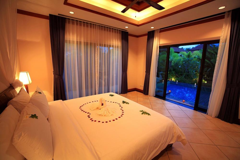 Nai Harn Baan-Bua Villas - Tap to explore photos