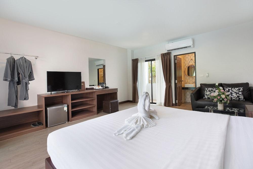 The Bell Airport Phuket Hotel Room Type - Deluxe Double Pool View