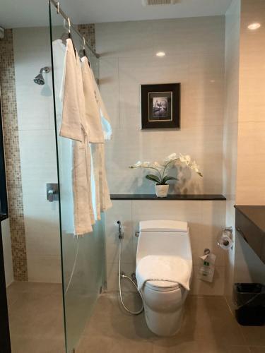SN Plus Hotel - SHA Plus Room Type - Twin Room with Balcony