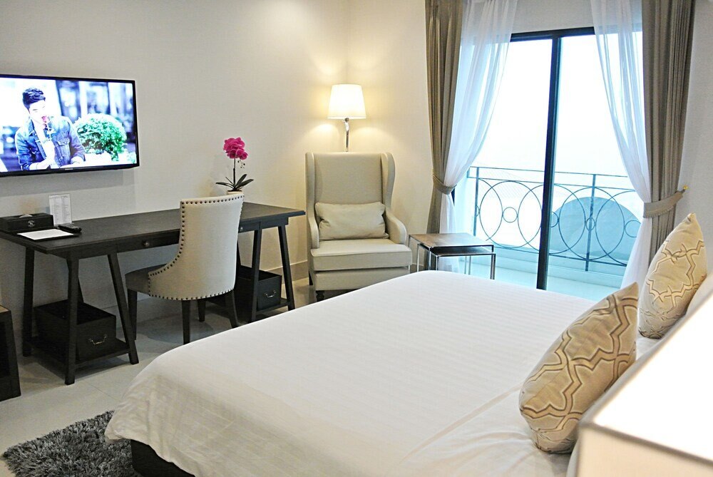 SN Plus Hotel - SHA Plus Room Type - Deluxe Room, 1 King Bed