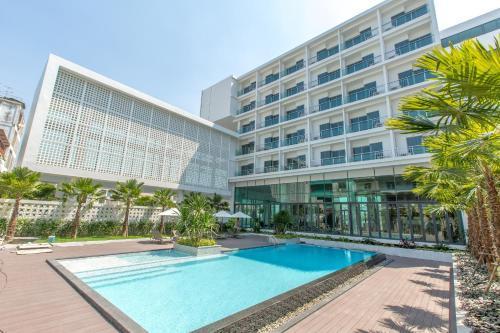 Paragon Grand Resort - Tap to explore photos