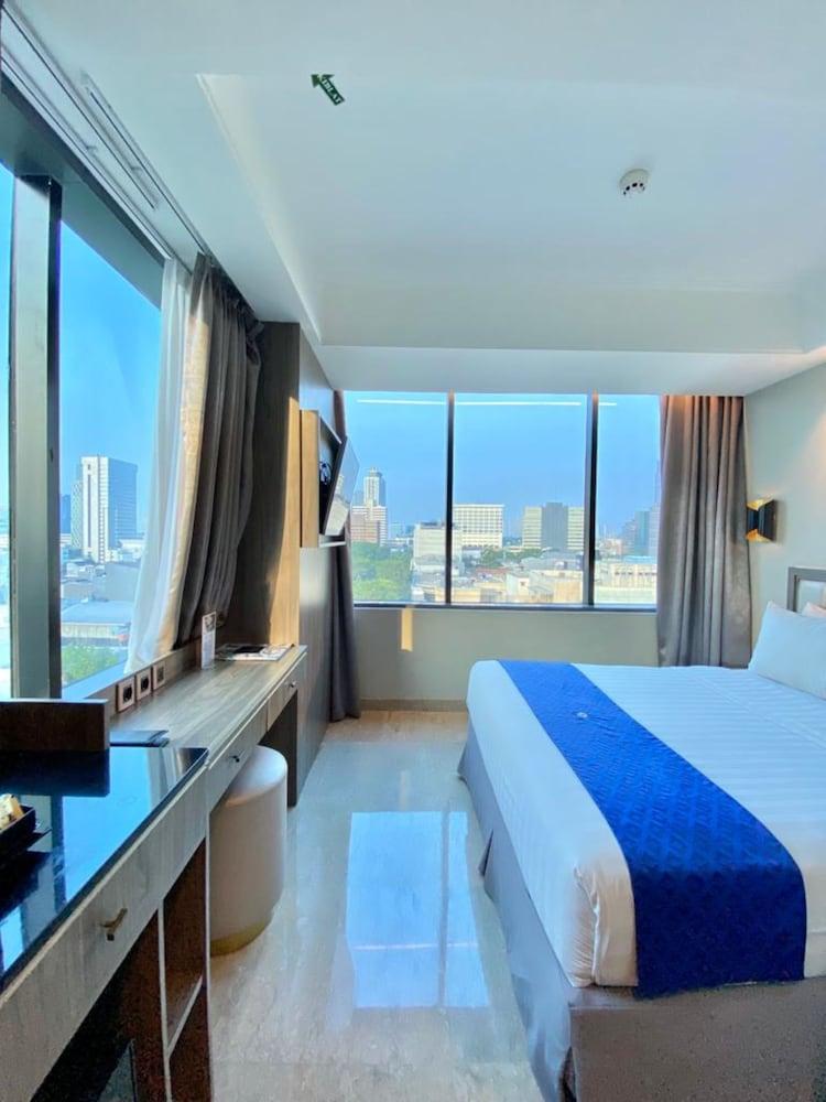 Arthama Hotel Jakarta Room Type - Deluxe Room, Corner