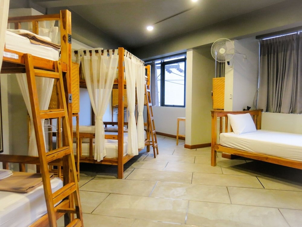 Metro Pratunam Boutique Hotel Room Type - Private room with 5 beds & shared external bathroom Metro Pratunam Boutique Hotel Room Type - Private room with 5 beds & shared external bathroom