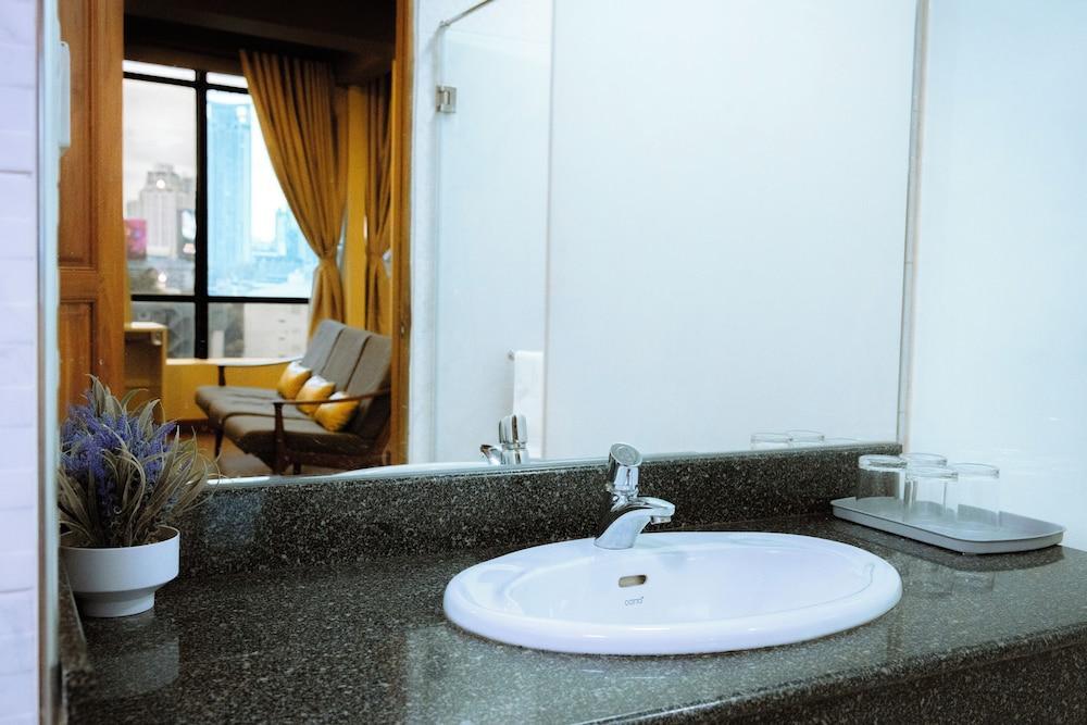 Metro Pratunam Boutique Hotel - Tap to explore photos
