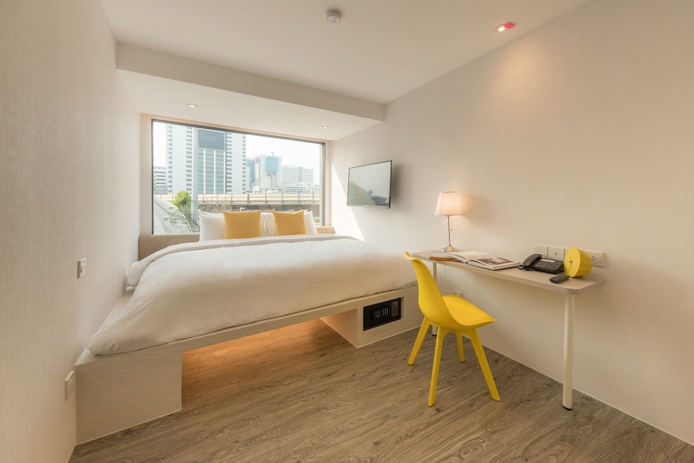 Yello Rooms Hotel Victory Monument Room Type - King Double Room With City View