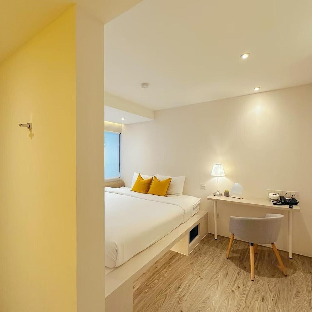 Yello Rooms Hotel Victory Monument Room Type - King Double Room