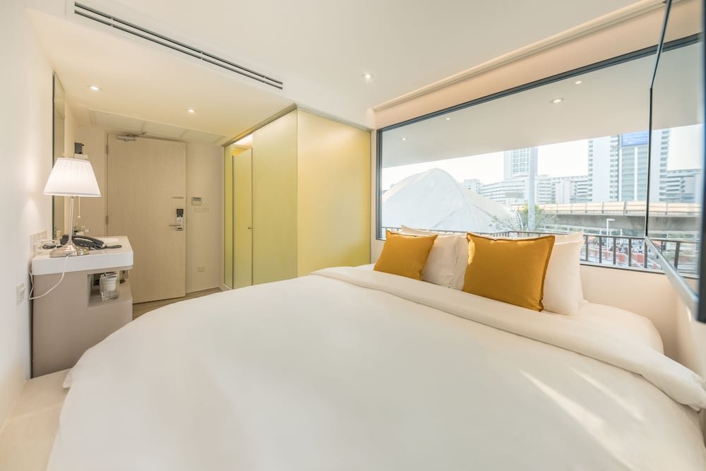 Yello Rooms Hotel Victory Monument Room Type - Eco Double Room With City View