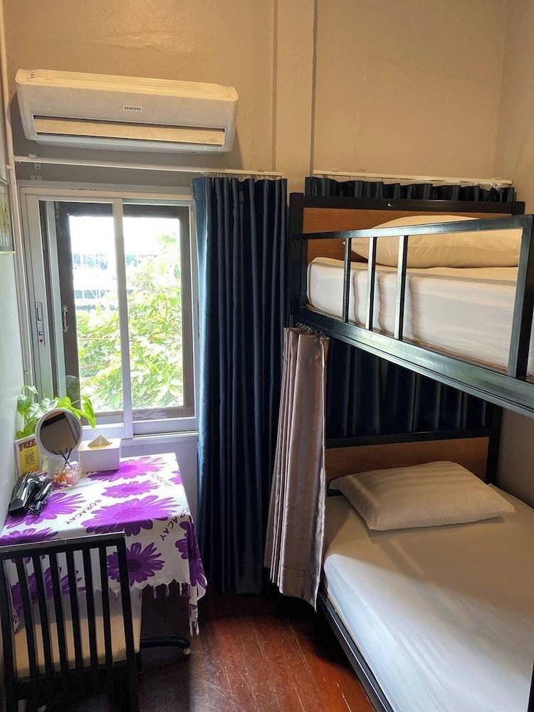 Lemon Siam Hostel Free Breakfast Room Type - Twin Room with Shared Bathroom