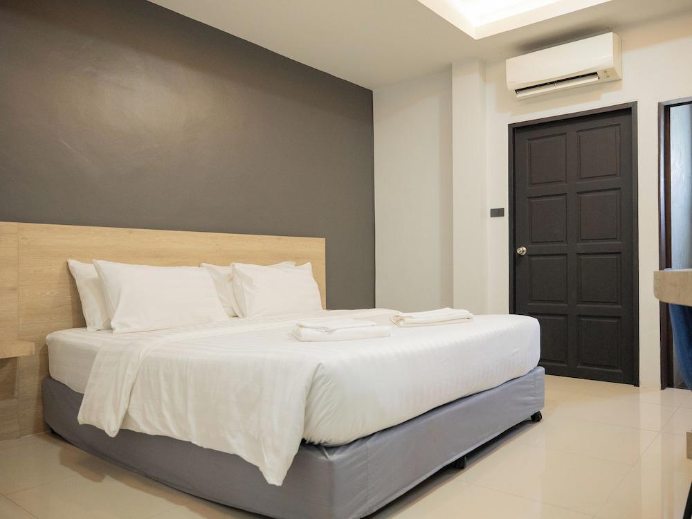 Tall Tree Kata Phuket - Hostel Room Type - Deluxe Room, Mountain View