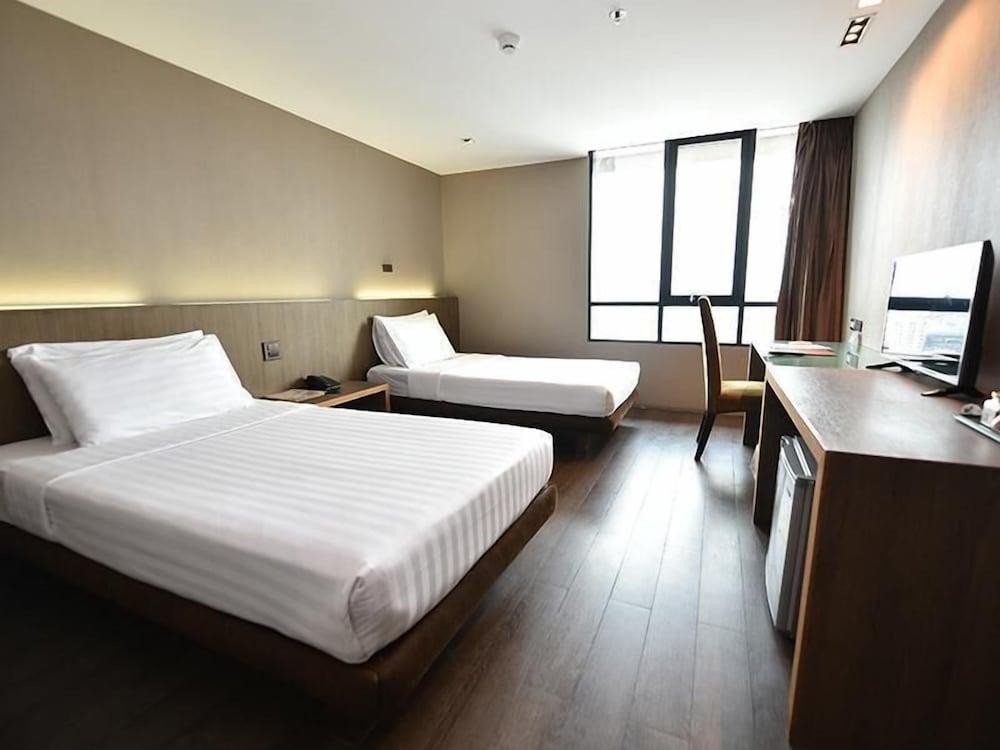 Bangkok City Hotel Room Type - Deluxe Twin Room, Non Smoking, Private Bathroom