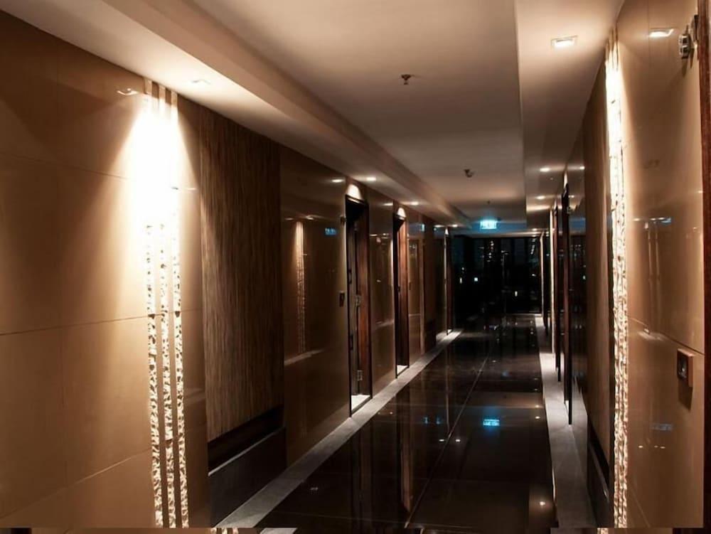 Bangkok City Hotel - Tap to explore photos
