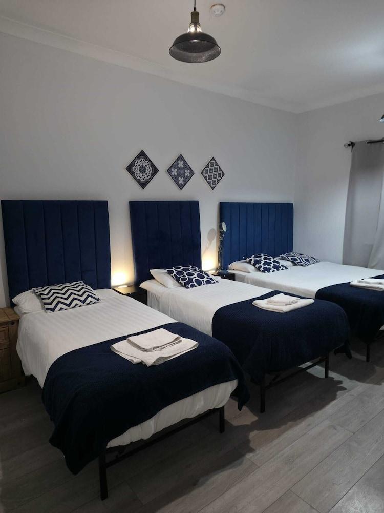 Golders Park Hotel Room Type - Comfort Quadruple Room Golders Park Hotel Room Type - Comfort Quadruple Room