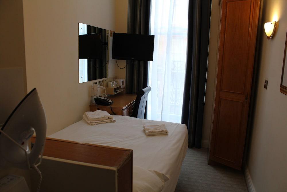 Regency Hotel Westend - Tap to explore photos
