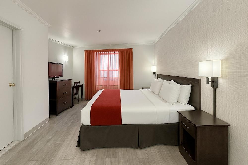 Heritage Hotel Room Type - 1 King Bed, Empire State Building View