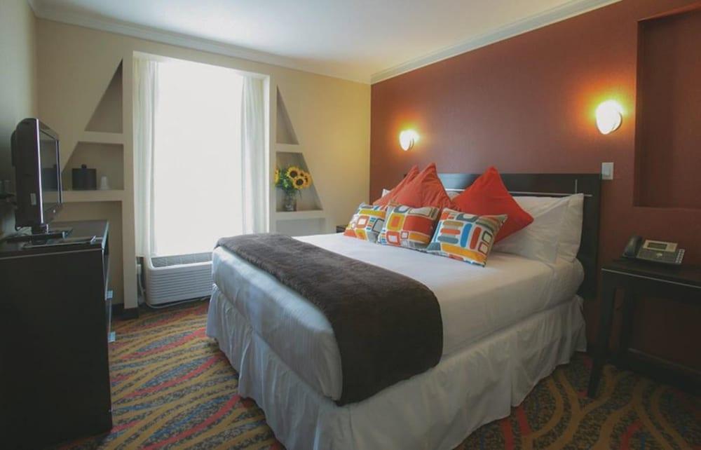 Nesva Hotel Room Type - Standard Room, 1 King Bed, City View
