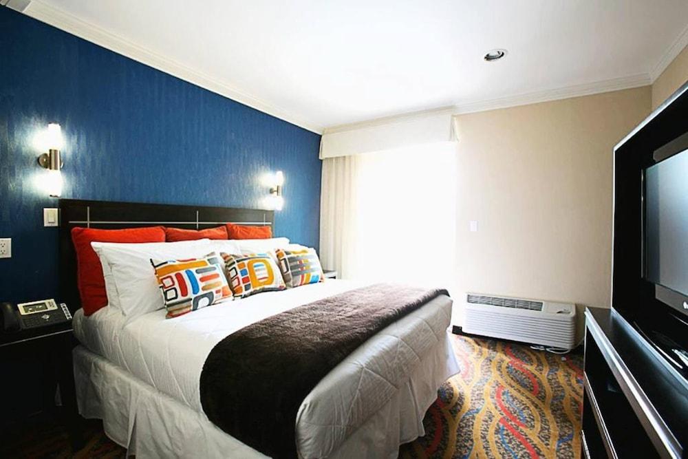 Nesva Hotel Room Type - Premium King Room with Balcony