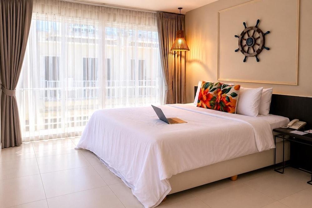 Combo Beach Hotel Samui Room Type - Premier Deluxe Suite with Balcony