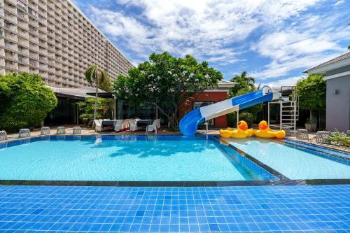 Villa Navin Beach Residence Room Type - Deluxe Three-Bedroom Villa with Pool View