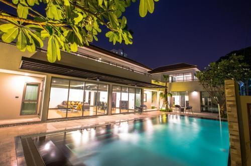 Villa Navin Beach Residence Room Type - Premiere Nine Bedroom Villa with Private Pool - Beach Front