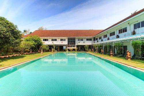 Rajapruek Samui Resort - Tap to explore photos