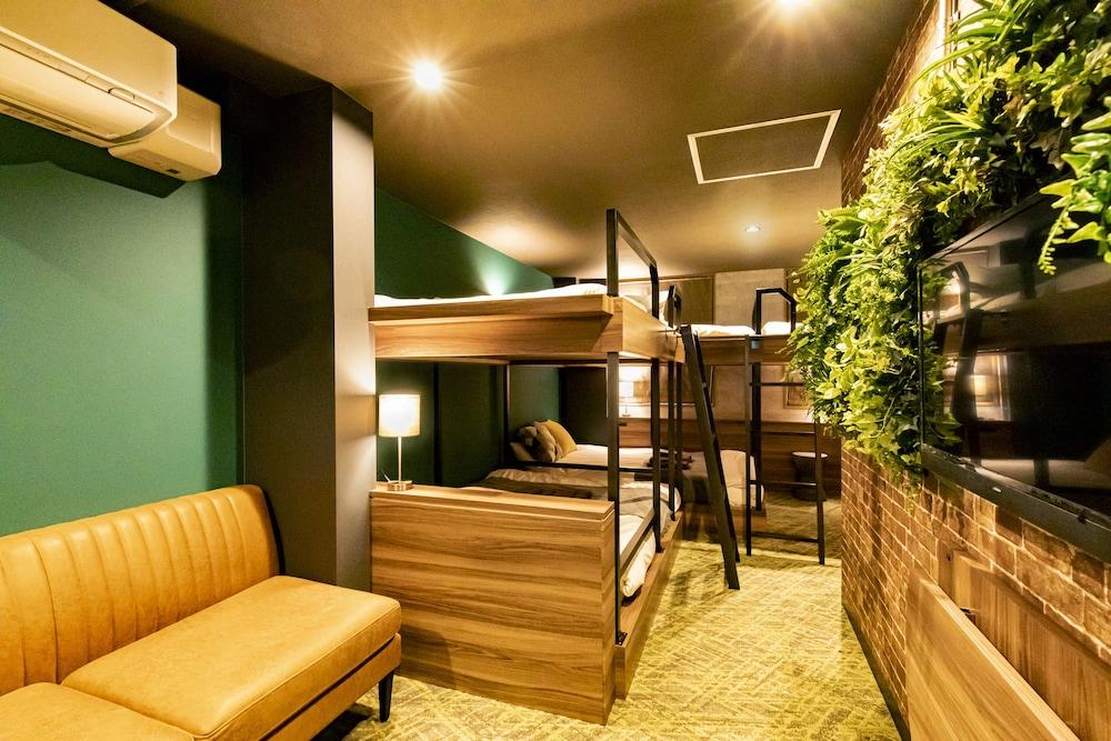 UNDER RAILWAY HOTEL AKIHABARA Room Type - Family Room (M)