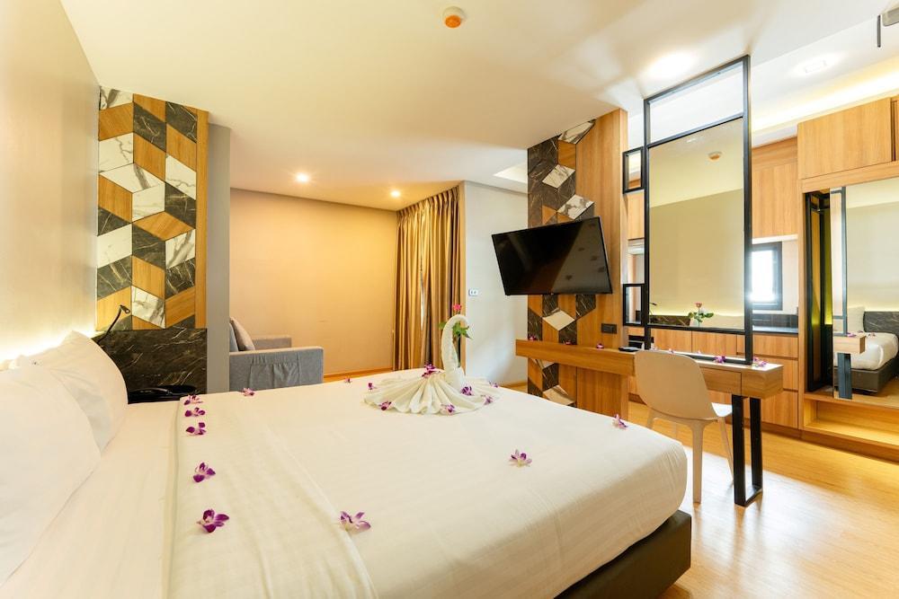 Sky Wave Patong Room Type - Family Studio, 1 King Bed with Sofa bed