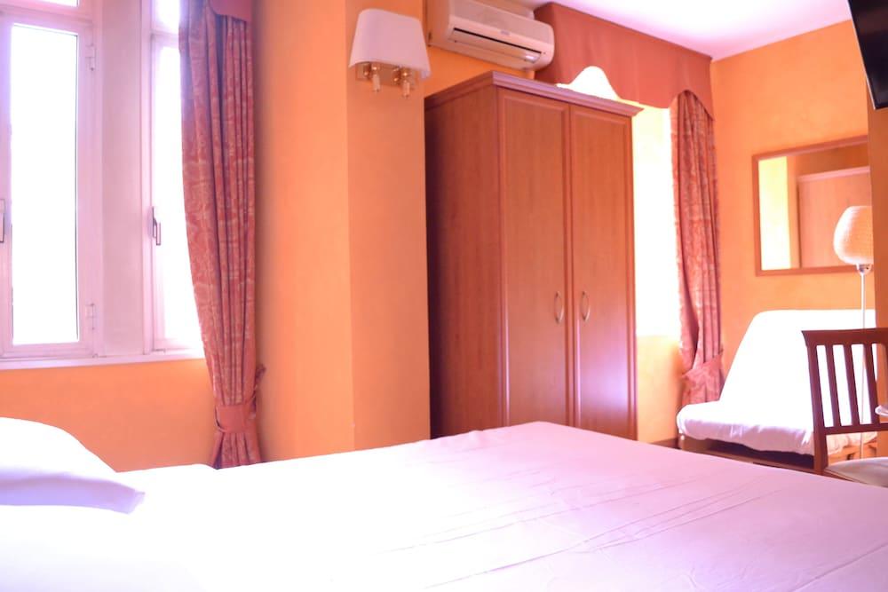 Guest House Masterintrastevere - Tap to explore photos
