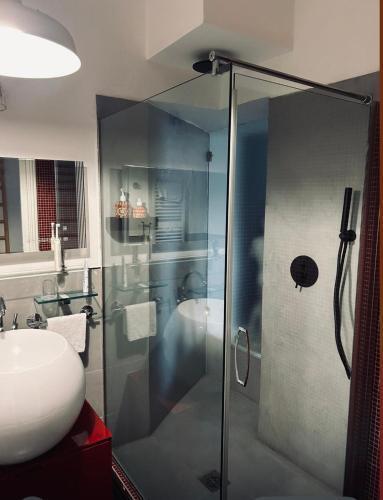 D.R.Rome Spanish Luxury Suites - Tap to explore photos